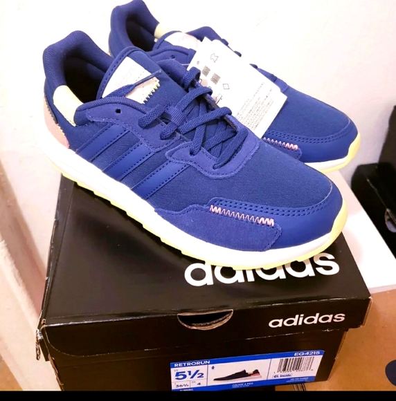 adidas Shoes - ADIDAS RETRORUN WOMEN SNEAKERS